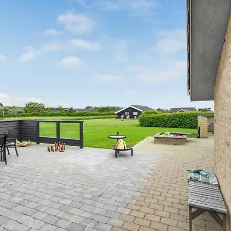 4 Bedroom Amazing In Holiday home Vinderup