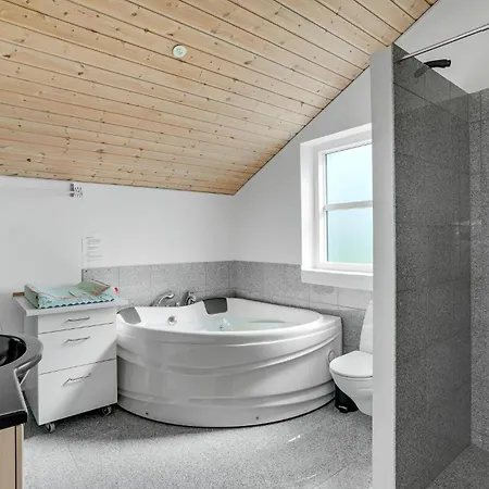 Holiday home 4 Bedroom Amazing In Vinderup