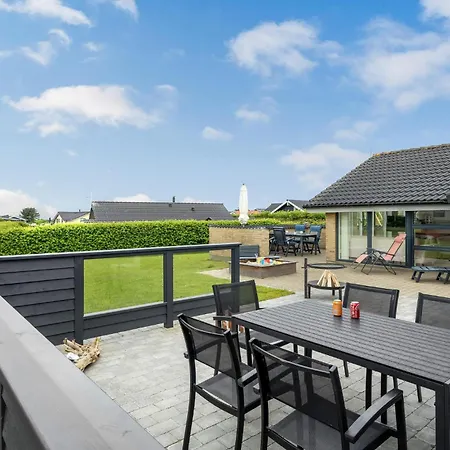 4 Bedroom Amazing In Holiday home Vinderup