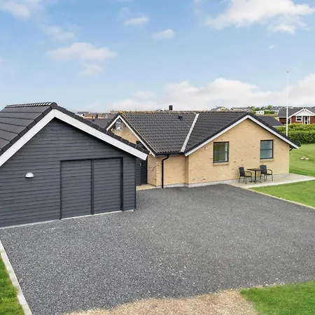 Holiday home 4 Bedroom Amazing In