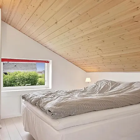 4 Bedroom Amazing In Vinderup